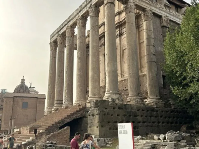 Đền thờ Antoninus và Faustina-Roman Forum 