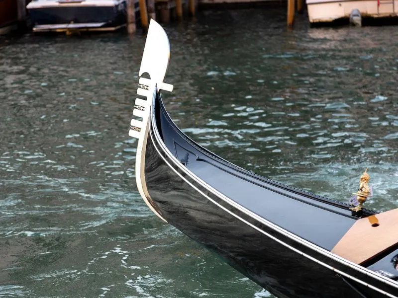 Mũi thuyền Gondola
