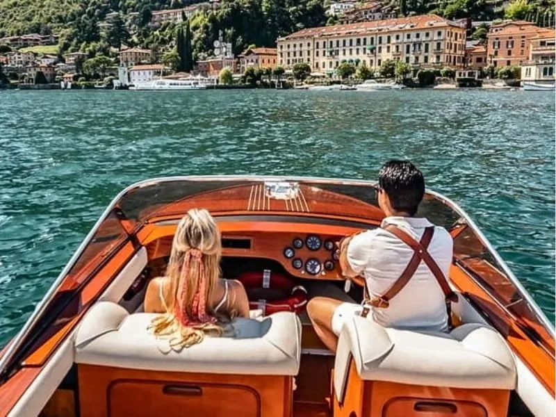 Du thuyền trên hồ Como (ảnh sưu tầm)