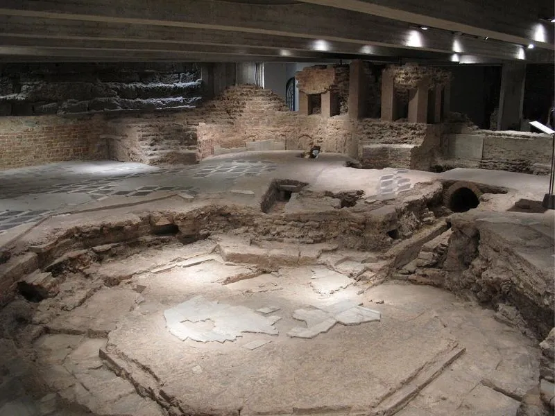 Khu khảo cổ bên dưới Duomo di Milano