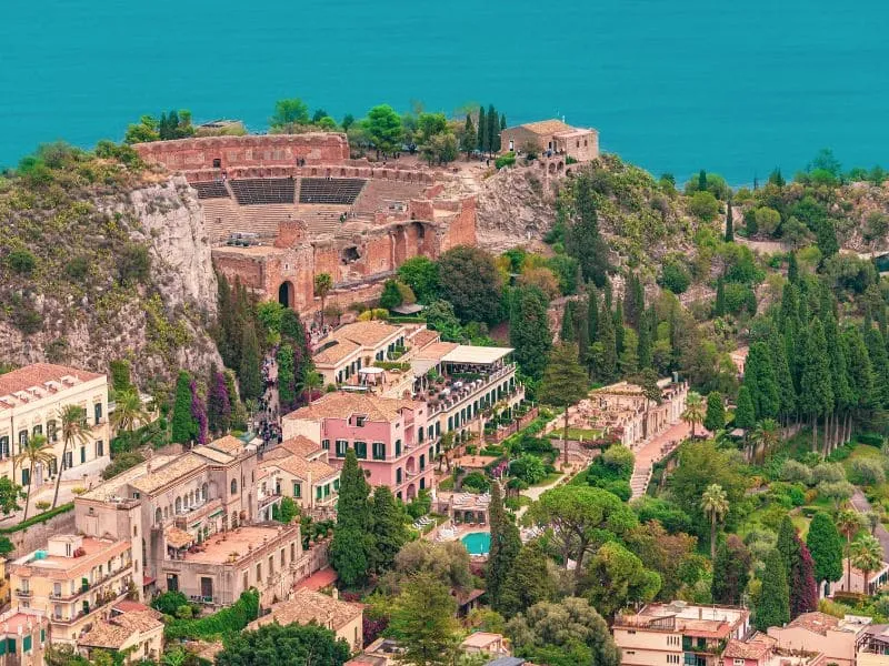 Taormina -thị trấn cổ kính ở Ý