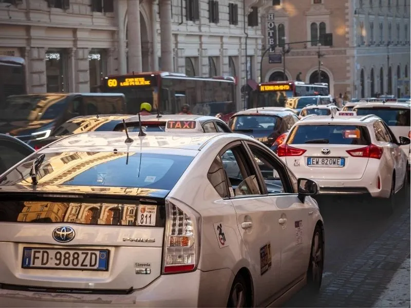Di chuyển đến quảng trường Piazza Navona bằng xe Taxi