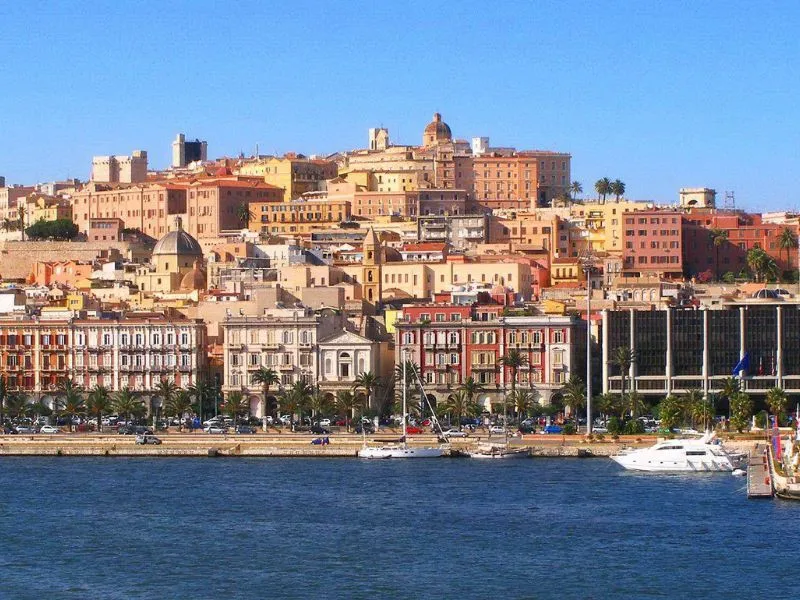 Cagliari - Thủ phủ sôi động của Sardinia 