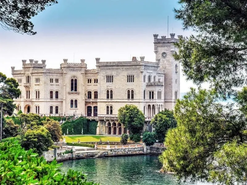 Lâu đài Miramare 