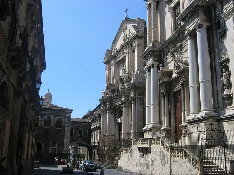 Via dei Crociferi 