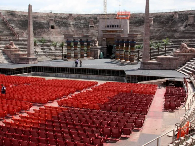 Quy mô bên trong đấu trường