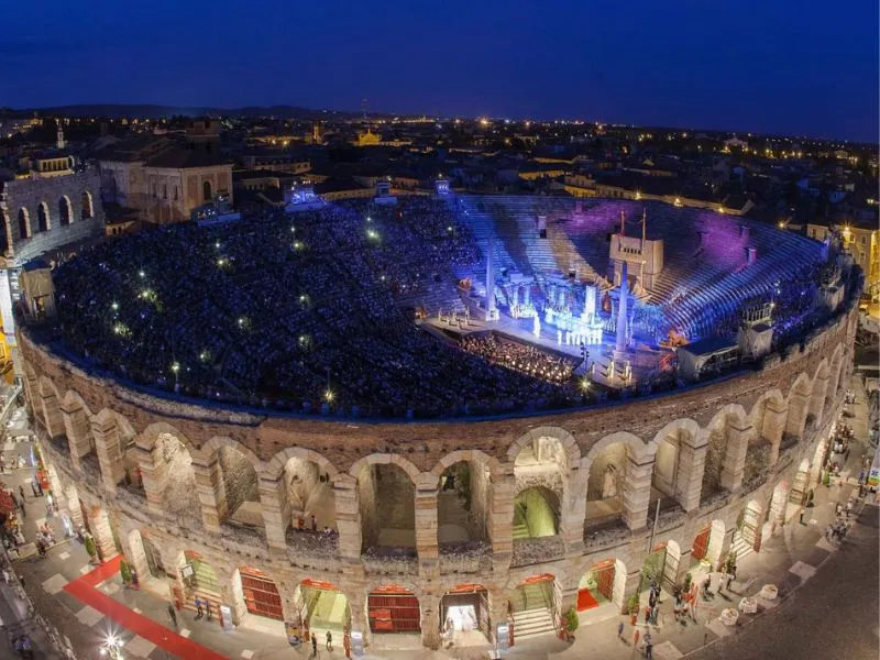 Xem Opera ngoài trời