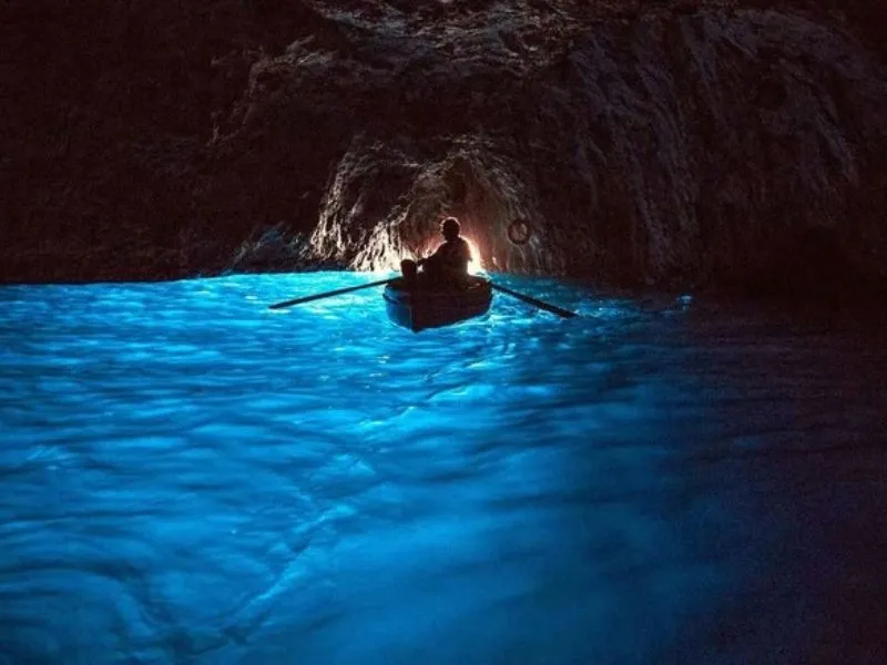 Hang động xanh - Blue Grotto 