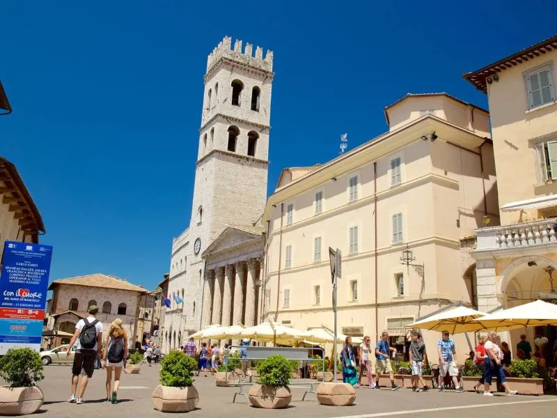 Quảng trường Piazza del Comune 