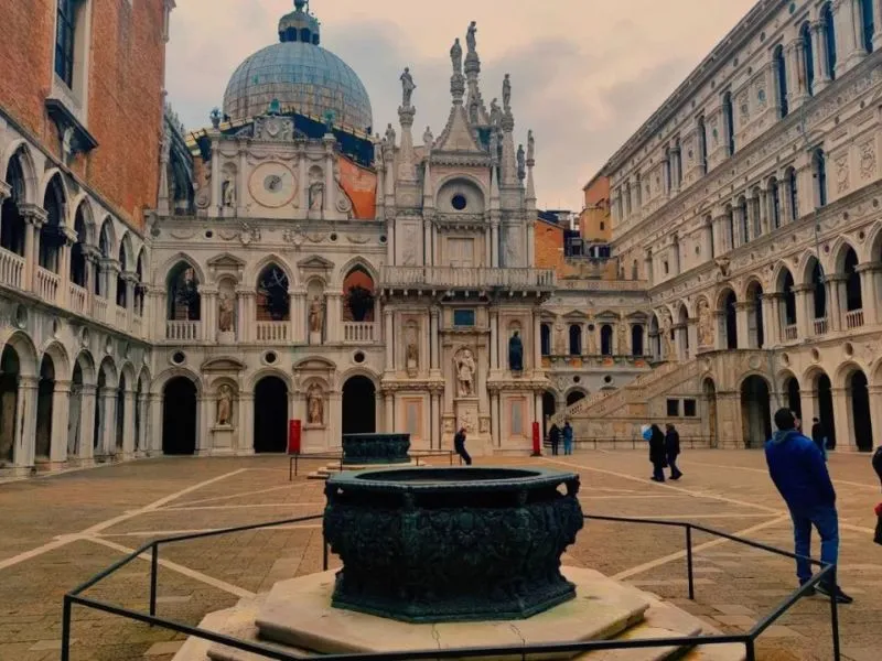  Dinh Tổng trấn Doge’s Palace 