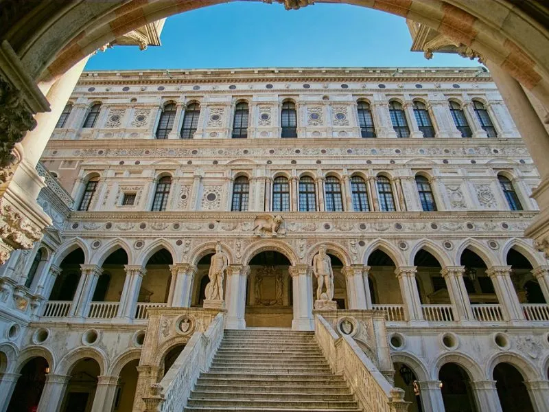 Cầu thang người khổng lồ - Doge's Palace 