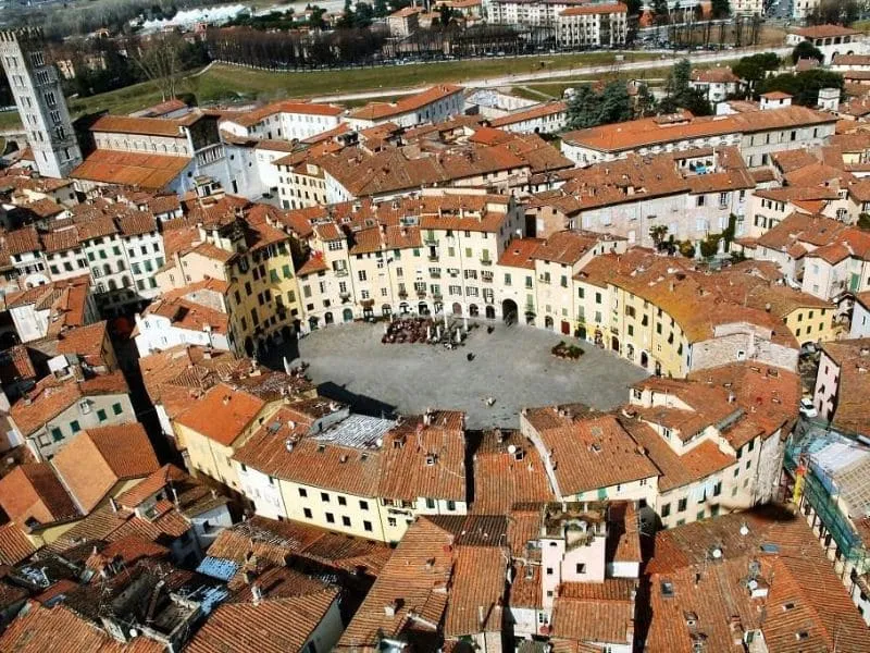 Lucca Ý 