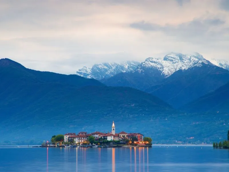 Hồ Maggiore Ý: "Nàng thơ" kiêu kỳ vùng biên giới Ý - Thụy Sĩ