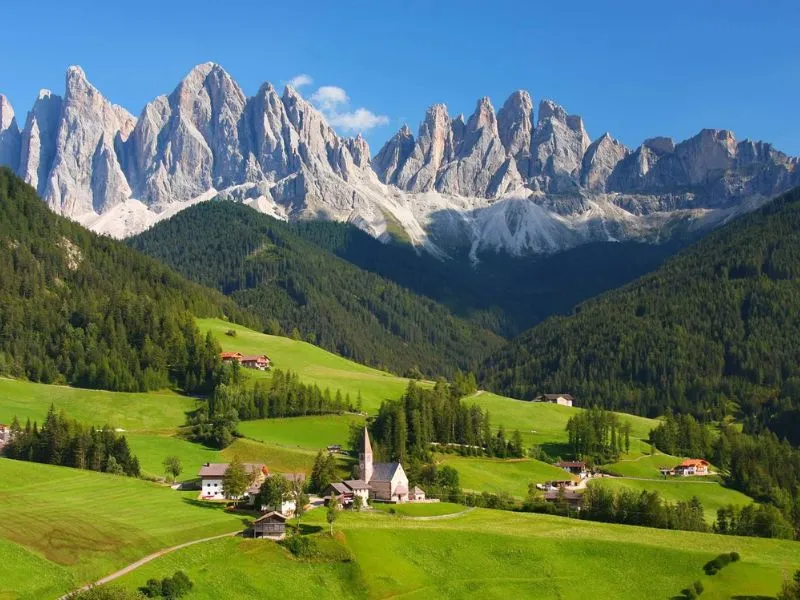 Dolomites - Núi đá vôi hùng vĩ nhất miền bắc nước Ý 
