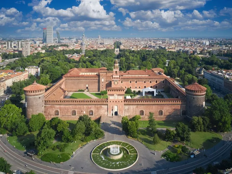 Lâu đài Castello sforzesco và vẻ đẹp huyền bí cổ kính