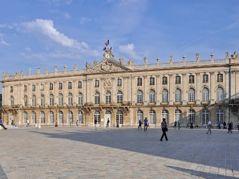 Di tích thành cổ (tầng hầm)