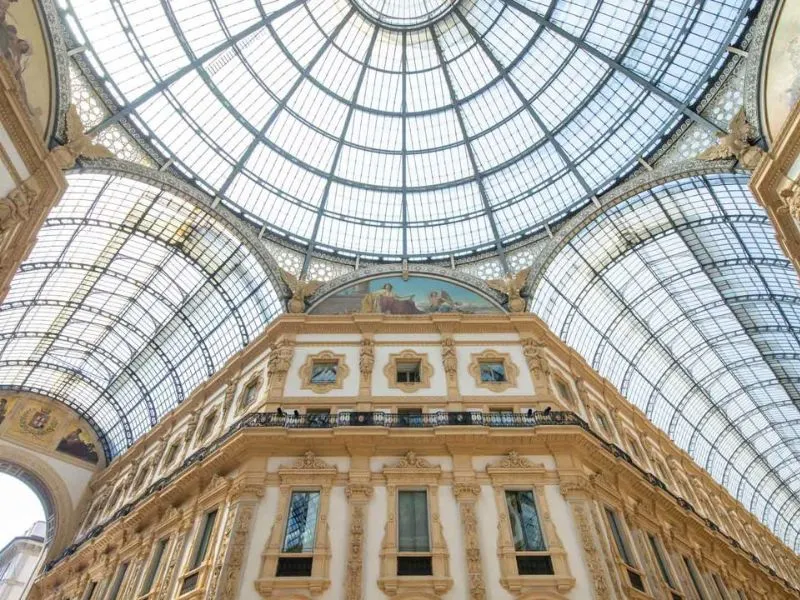 Kiến trúc tinh xảo và mái vòm nổi bật tại Galleria Vittorio Emanuele 