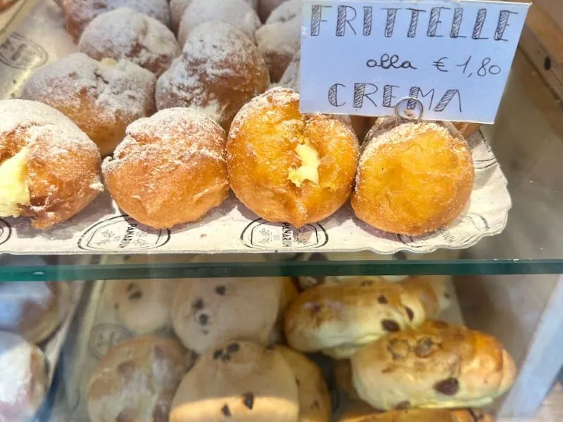 Thưởng thức ẩm thực lễ hội