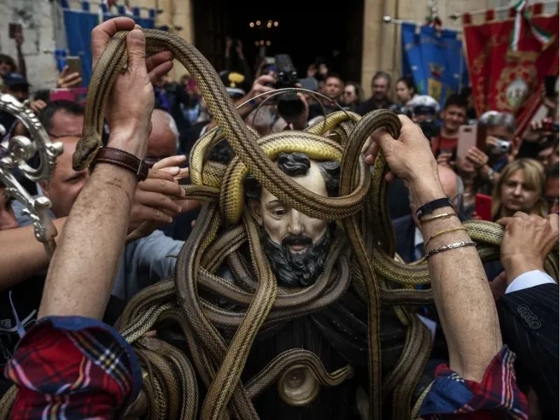 Lễ hội đón rắn (Festa dei Serpari di Cocullo)