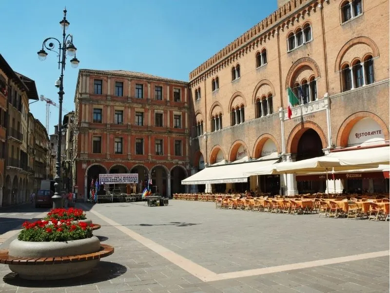 Quảng trường trung tâm Piazza dei Signori